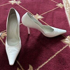 Women's Heels BCB Girls White Size 7B 3 1/2 Inch Heel for Business or Dressy
